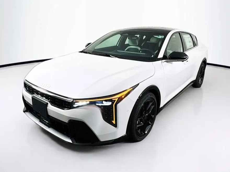 2025 Kia K4 GT-Line Turbo photo 1