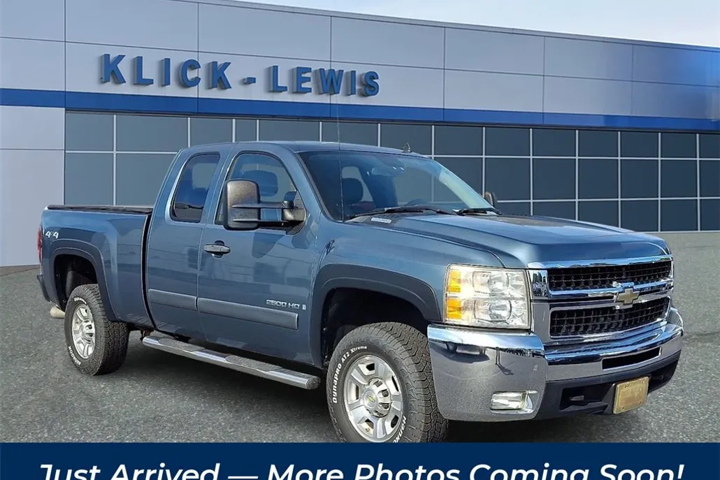 2008 Chevrolet Silverado LT photo 1