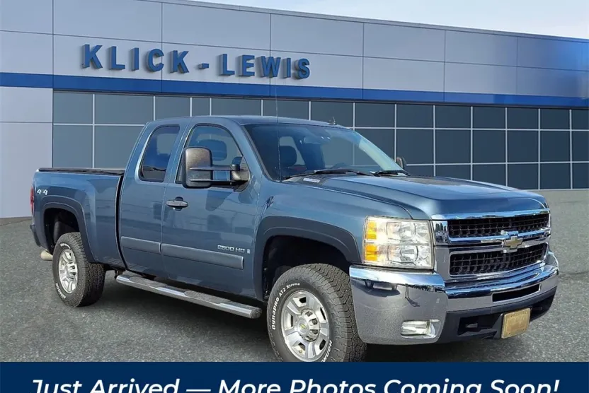 2008 Chevrolet Silverado LT photo 1