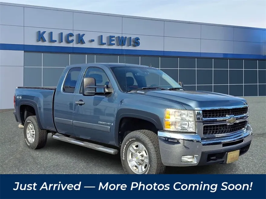 2008 Chevrolet Silverado LT photo 1