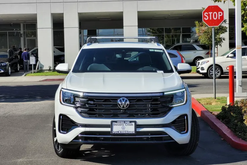 2025 Volkswagen Atlas Cross Sport SEL Premium R-Line photo 1