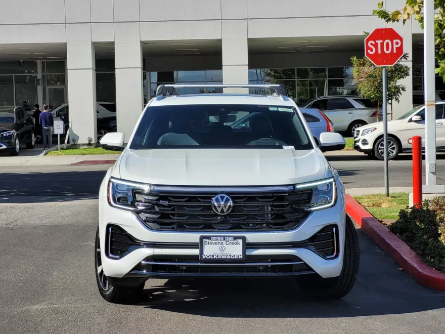 2025 Volkswagen Atlas Cross Sport SEL Premium R-Line photo 1