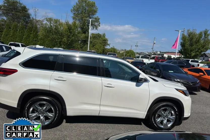 2017 Toyota Highlander Limited photo 1