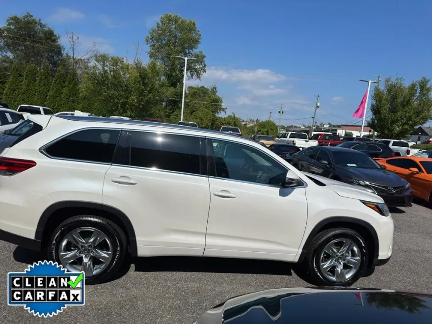 2017 Toyota Highlander Limited photo 1