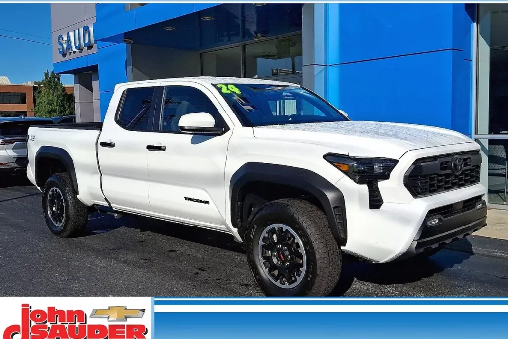2024 Toyota Tacoma 4x4 SR5 photo 1