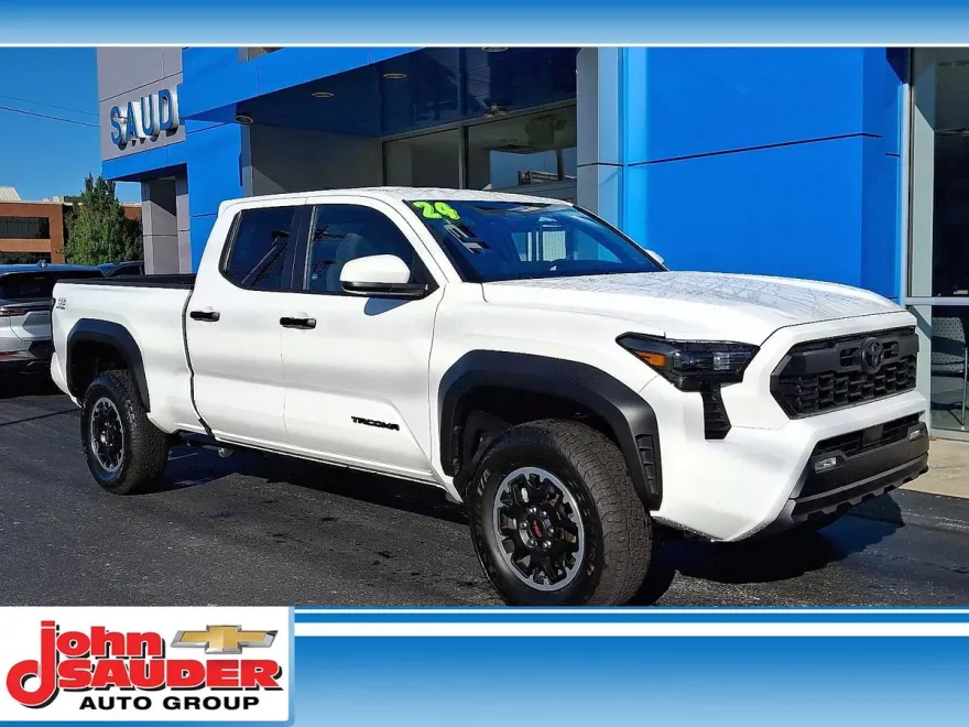2024 Toyota Tacoma 4x4 SR5 photo 1