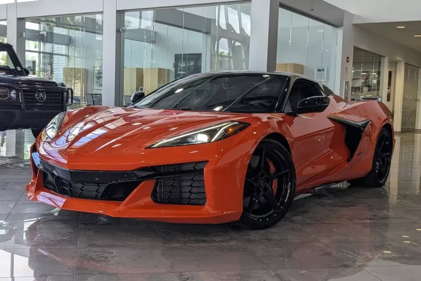 2025 Chevrolet Corvette E-Ray 3LZ Convertible photo 1