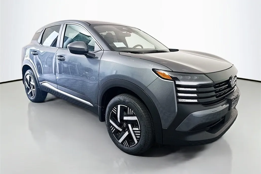 2025 Nissan Kicks SV photo 1