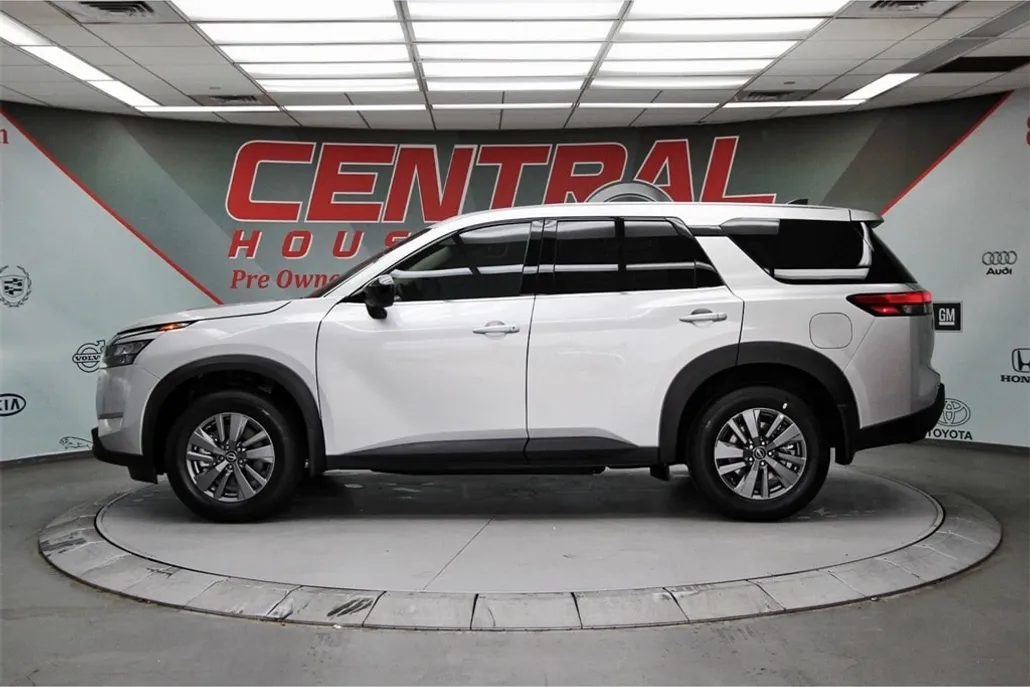 2025 Nissan Pathfinder S photo 1