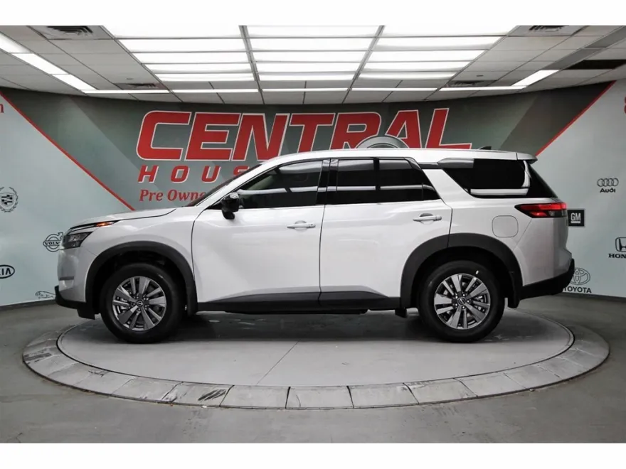 2025 Nissan Pathfinder S photo 1