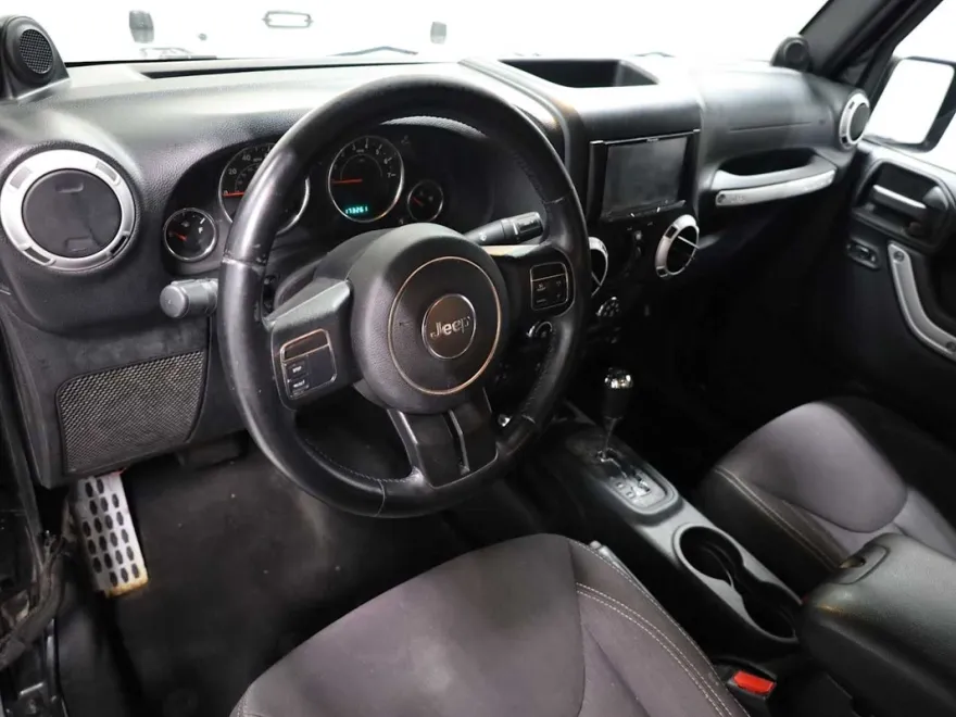 2014 Jeep Wrangler Unlimited Sahara photo 4