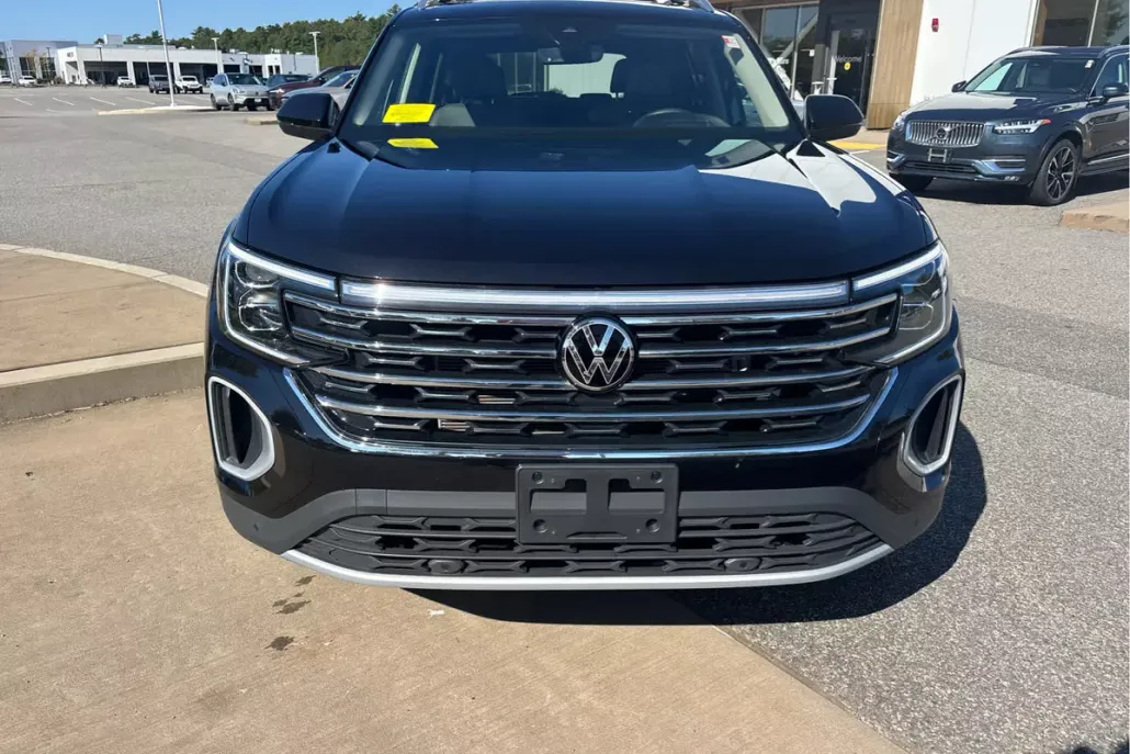 2024 Volkswagen Atlas SEL photo 1