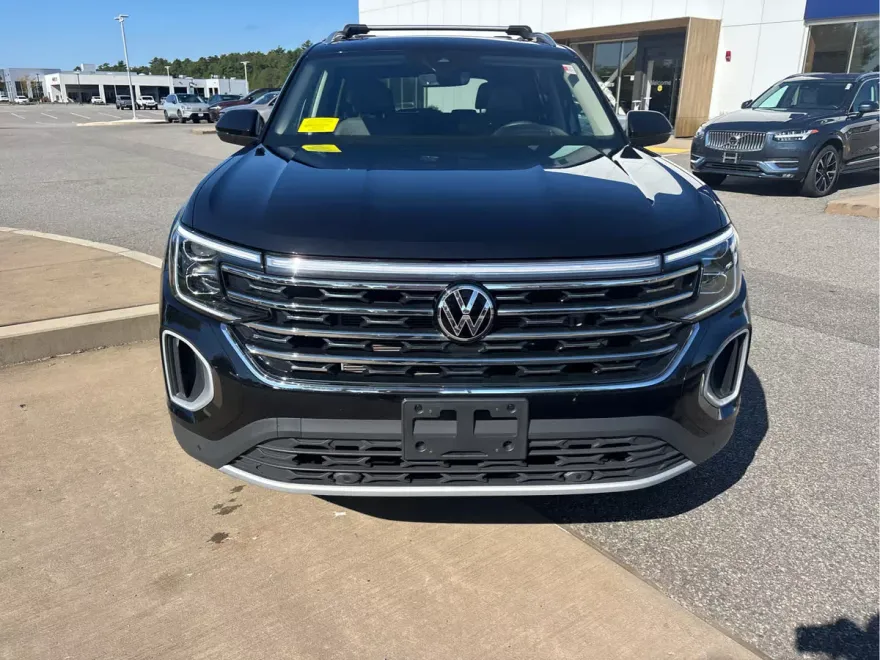 2024 Volkswagen Atlas SEL photo 1