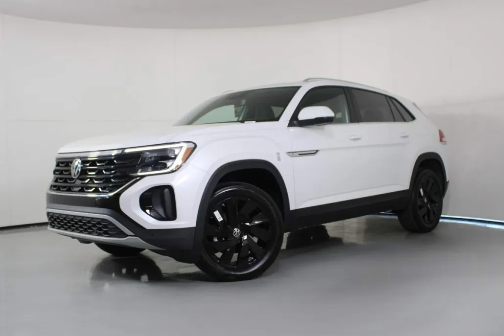 2026 Volkswagen Atlas Cross Sport SE Technology photo 1