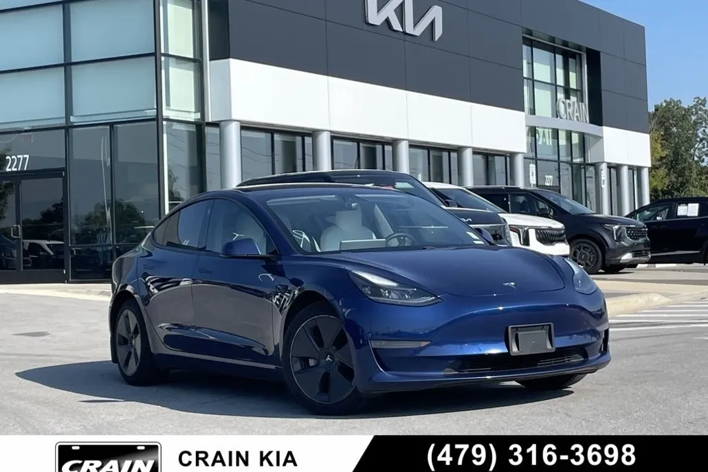 2021 Tesla Model 3 Standard Range Plus photo 1