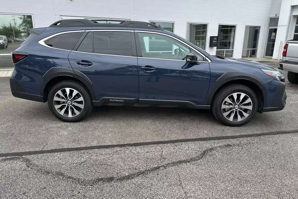 2023 Subaru Outback Limited photo 1