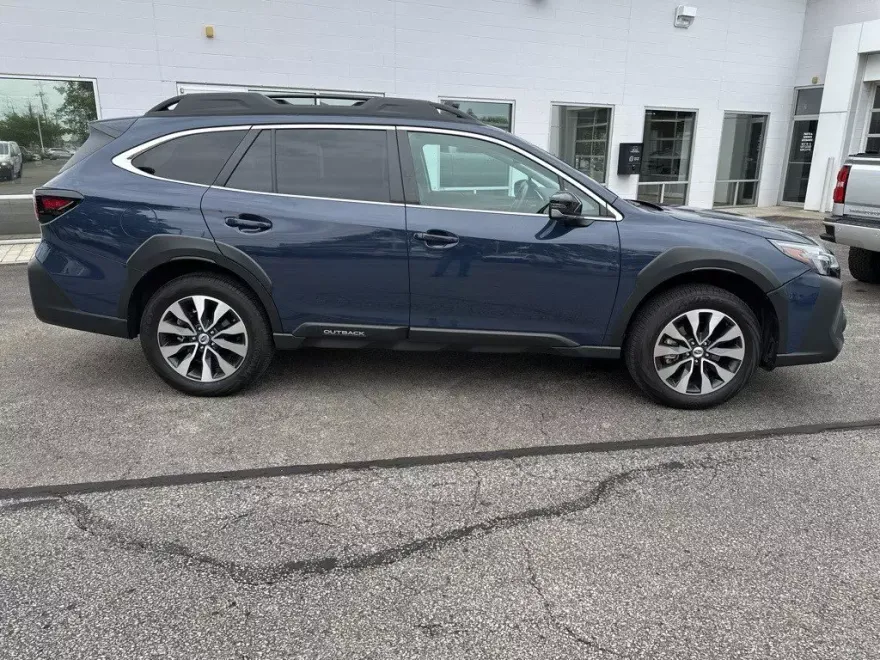 2023 Subaru Outback Limited photo 1