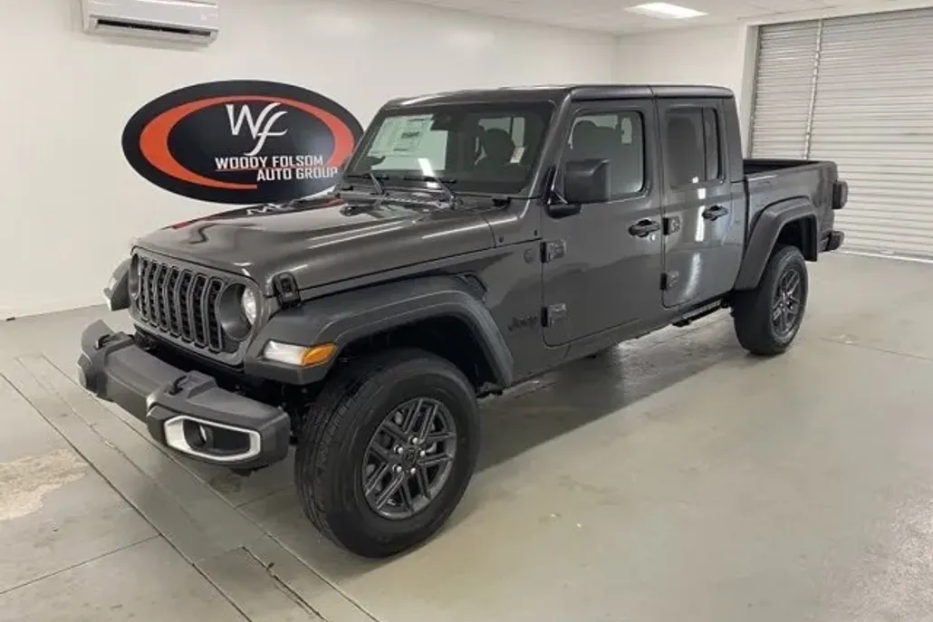 2025 Jeep Gladiator Sport S photo 1