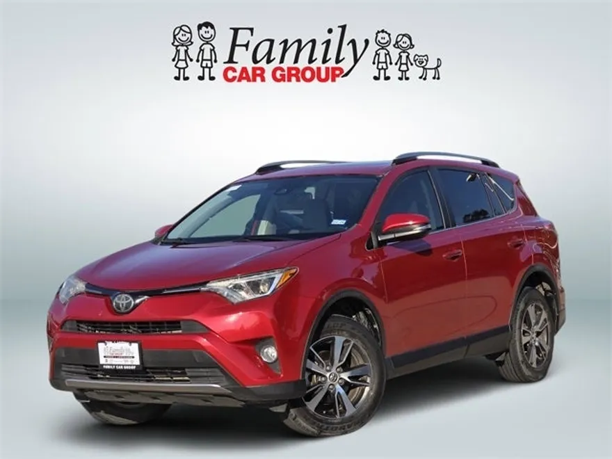2017 Toyota RAV4 XLE photo 1