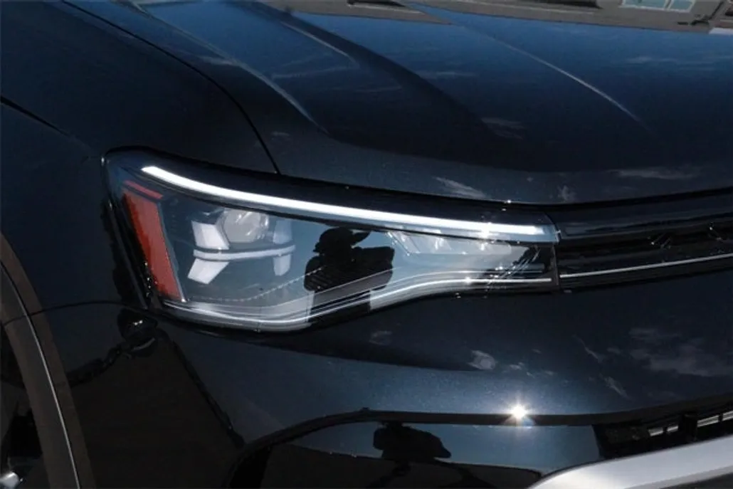 2025 Volkswagen Taos S photo 1