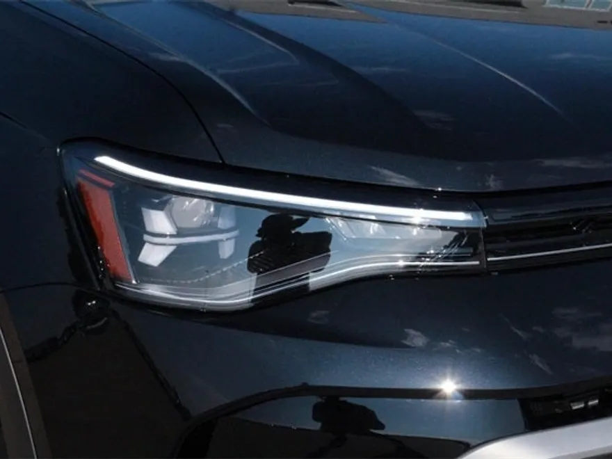 2025 Volkswagen Taos S photo 1