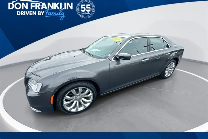 2017 Chrysler 300 Limited photo 1