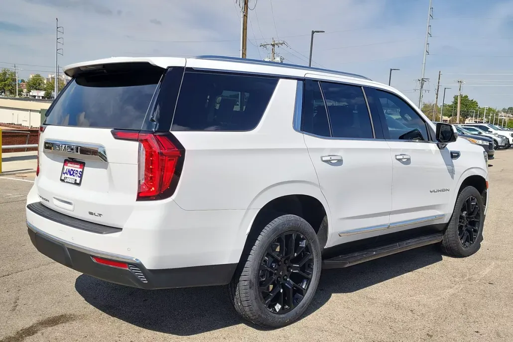 2024 Gmc Yukon SLT photo 1