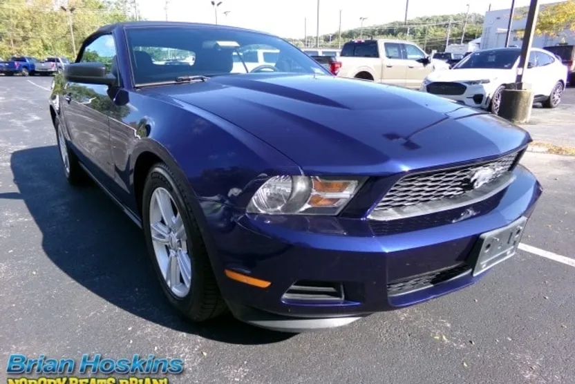 2012 Ford Mustang V6 Convertible photo 1