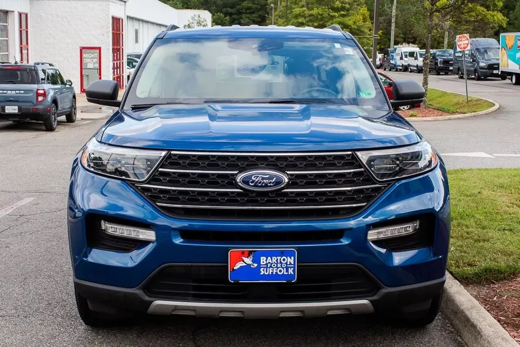 2022 Ford Explorer XLT photo 1