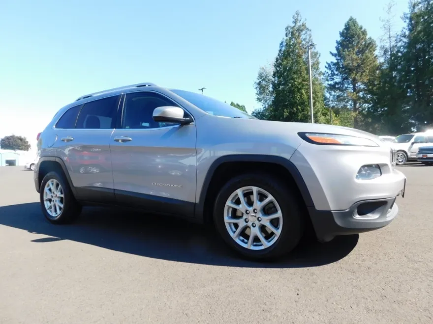 2015 Jeep Cherokee Latitude Sport photo 1