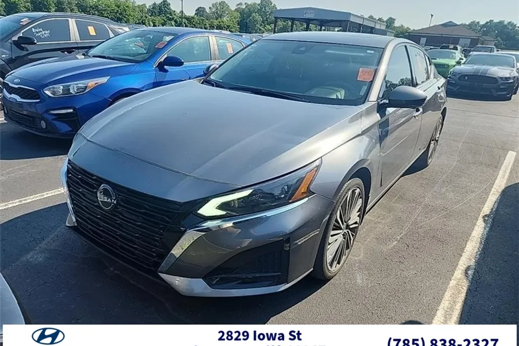 2023 Nissan Altima 2.5 SL photo 1