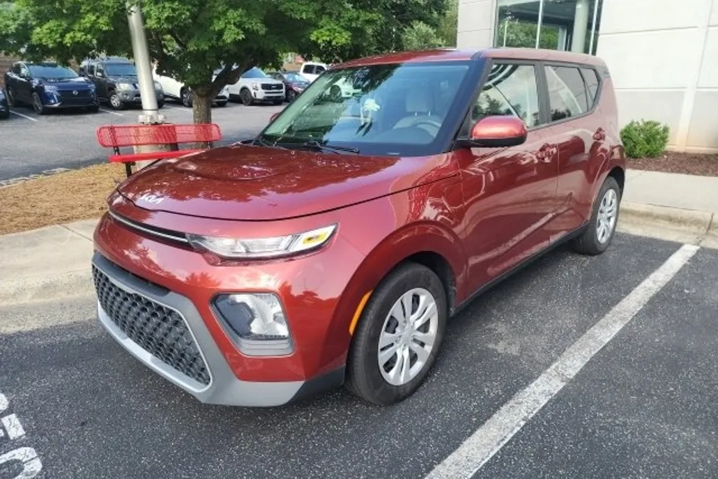 2022 Kia Soul LX photo 1