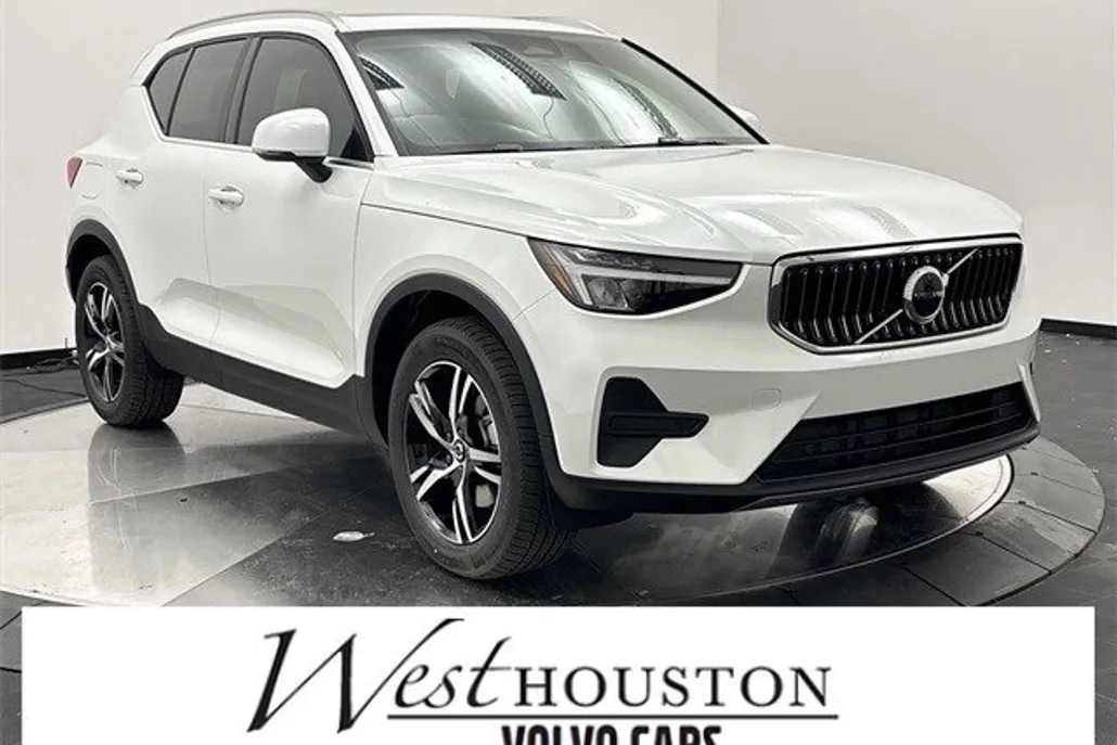 2025 Volvo XC40 Core photo 1