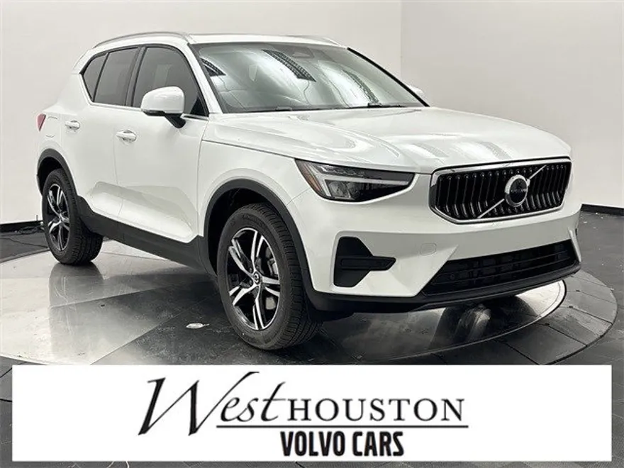 2025 Volvo XC40 Core photo 1