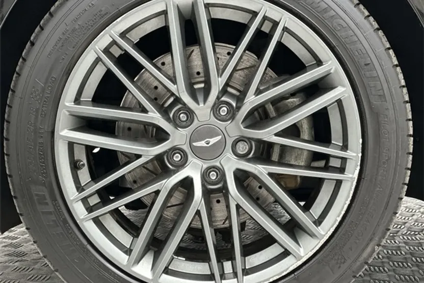 2019 Genesis G70 2.0T Advanced photo 1