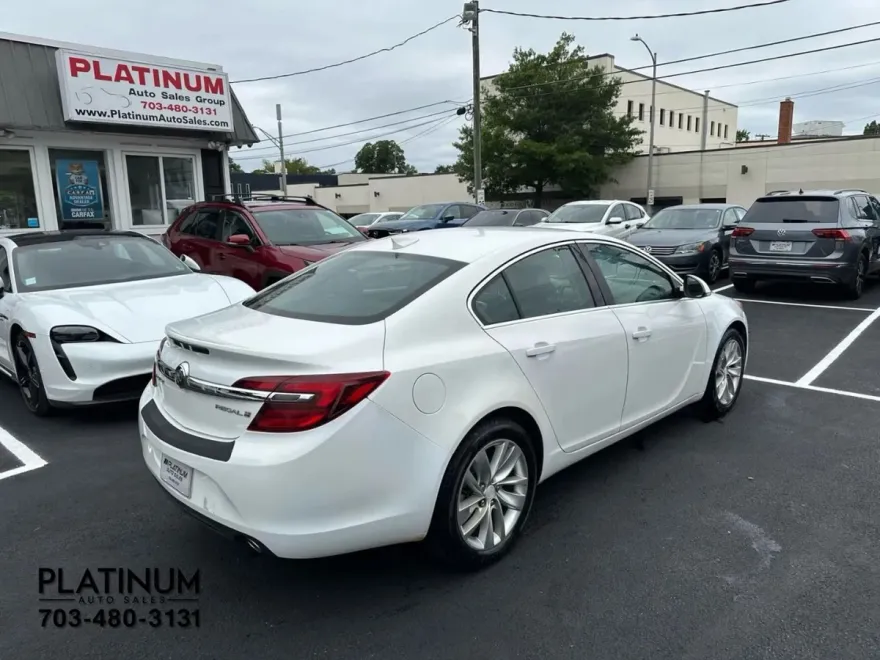 2016 Buick Regal photo 1