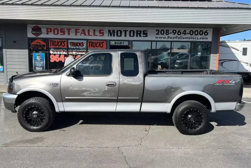 2002 Ford F-150 photo 1