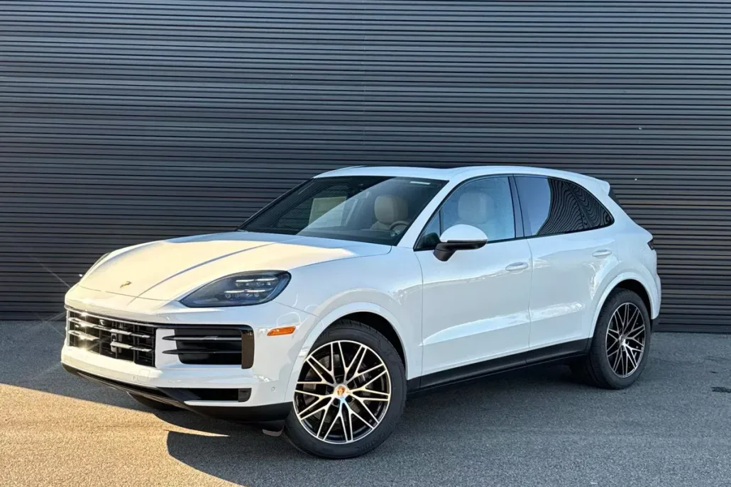 2025 Porsche Cayenne photo 1