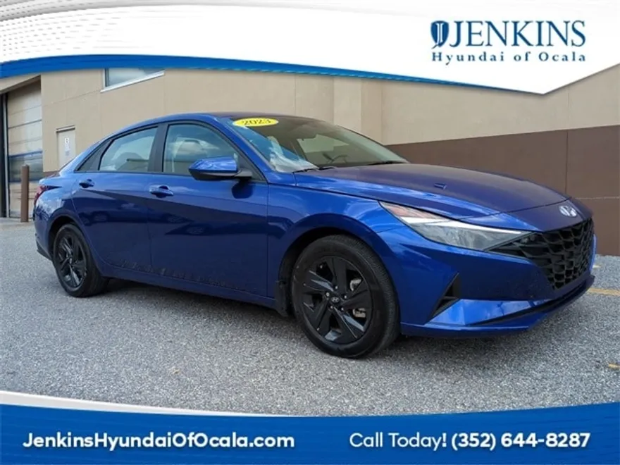 2023 Hyundai Elantra SEL photo 1