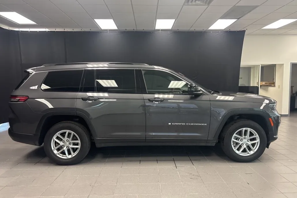 2024 Jeep Grand Cherokee Laredo photo 1