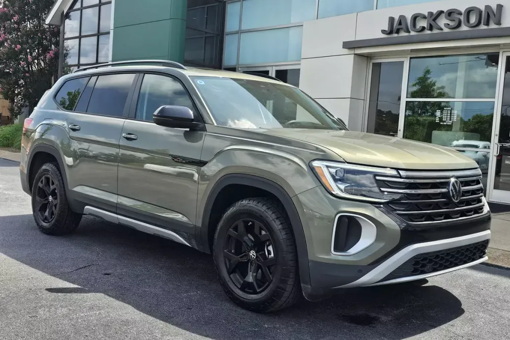 2025 Volkswagen Atlas Peak Edition SE photo 1