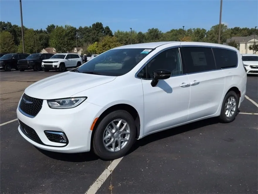 2026 Chrysler Pacifica photo 1