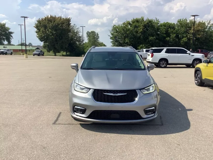 2021 Chrysler Pacifica Touring L photo 1