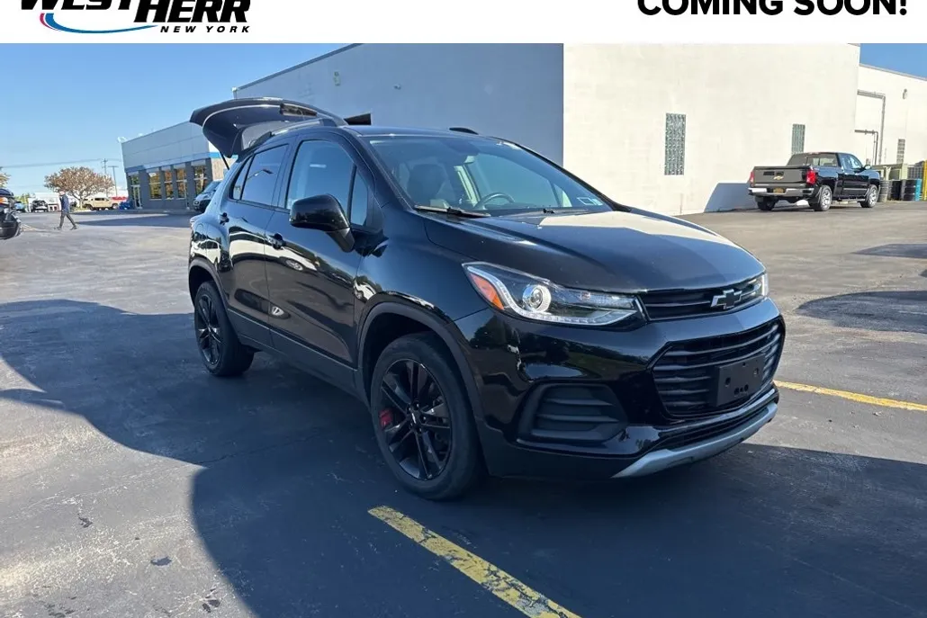 2022 Chevrolet Trax LT photo 1