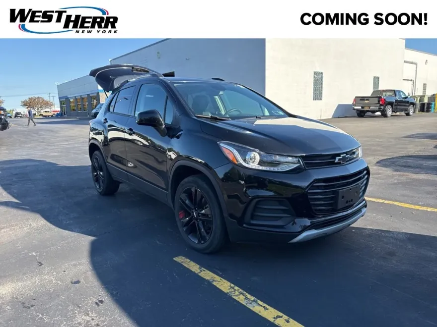 2022 Chevrolet Trax LT photo 1