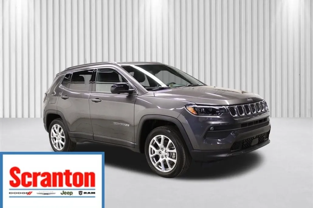 2024 Jeep Compass Latitude Lux photo 1
