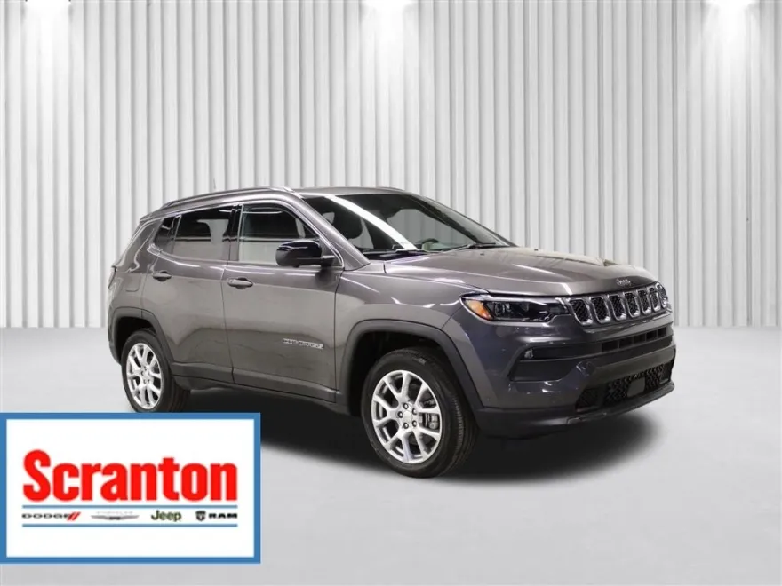 2024 Jeep Compass Latitude Lux photo 1