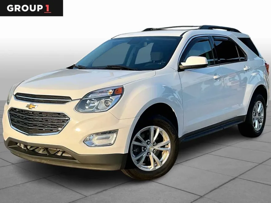2017 Chevrolet Equinox LT photo 1