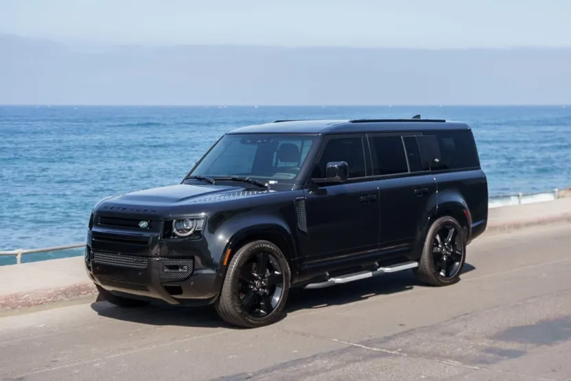2023 Land Rover Defender 130 X-Dynamic SE photo 1