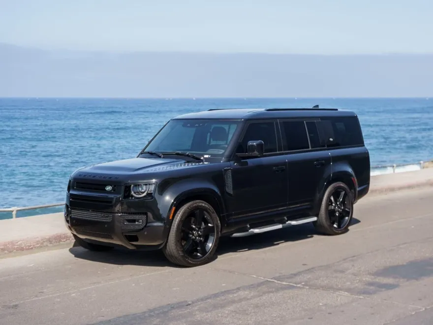 2023 Land Rover Defender 130 X-Dynamic SE photo 1